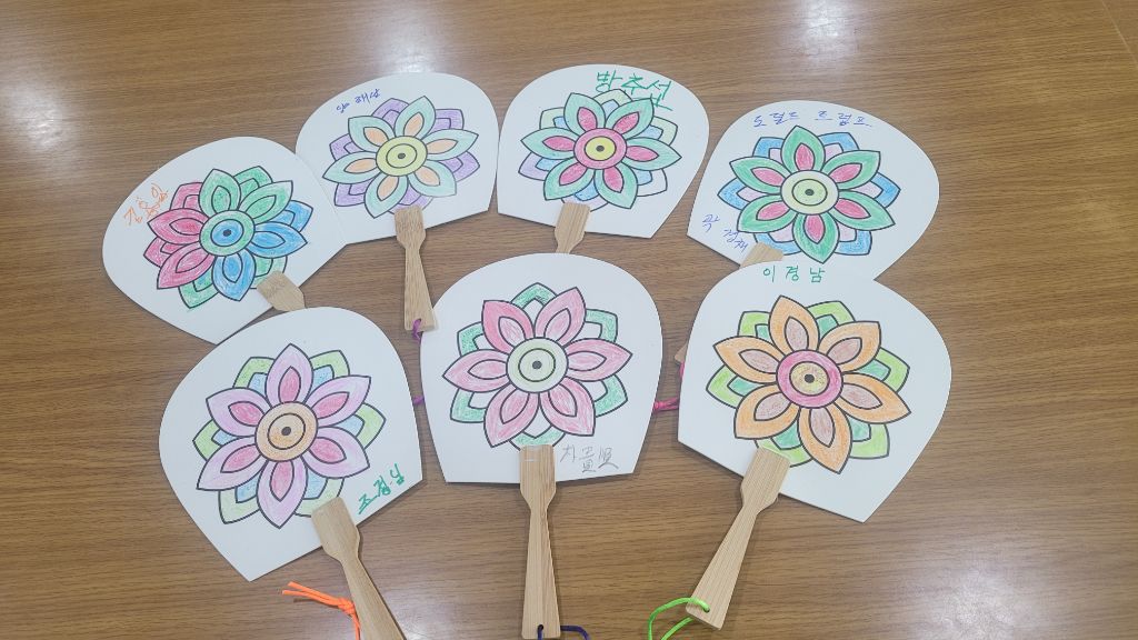 7월 활동 모습 ~ 부채 만들기